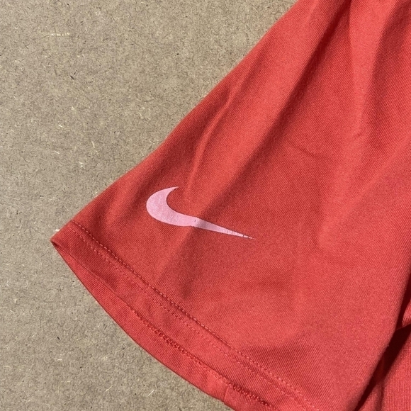 The Nike Tee V-Neck Dri-Fit Athletic Cut Women's Medium M Coral Athleisure EUC - Picture 4 of 5